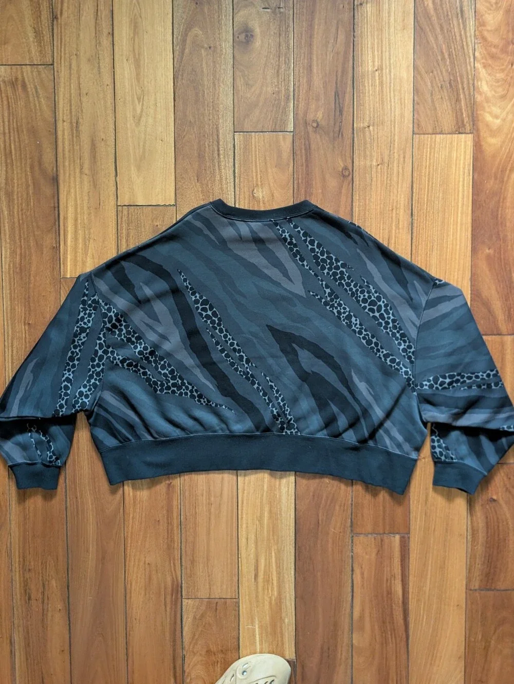 Nike Animal Print Cropped Crewneck (XL)